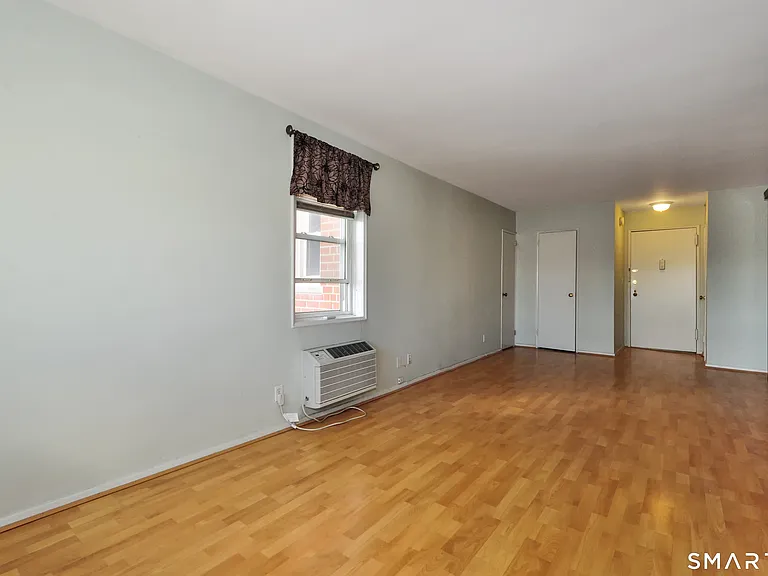 39 Glenbrook Rd #2W — Photo 5