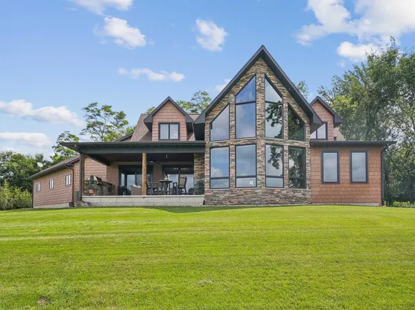 6700 Eldora Rd, Hudson, IA 50643