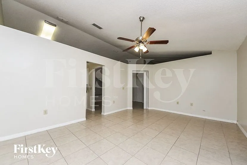 3 bed, 2.0 bath, 1472 sqft, $1,925 — Photo 4