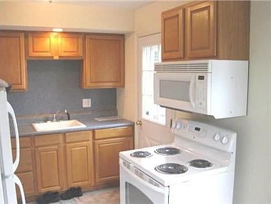 3rd image of 909 Fairbanks Ave