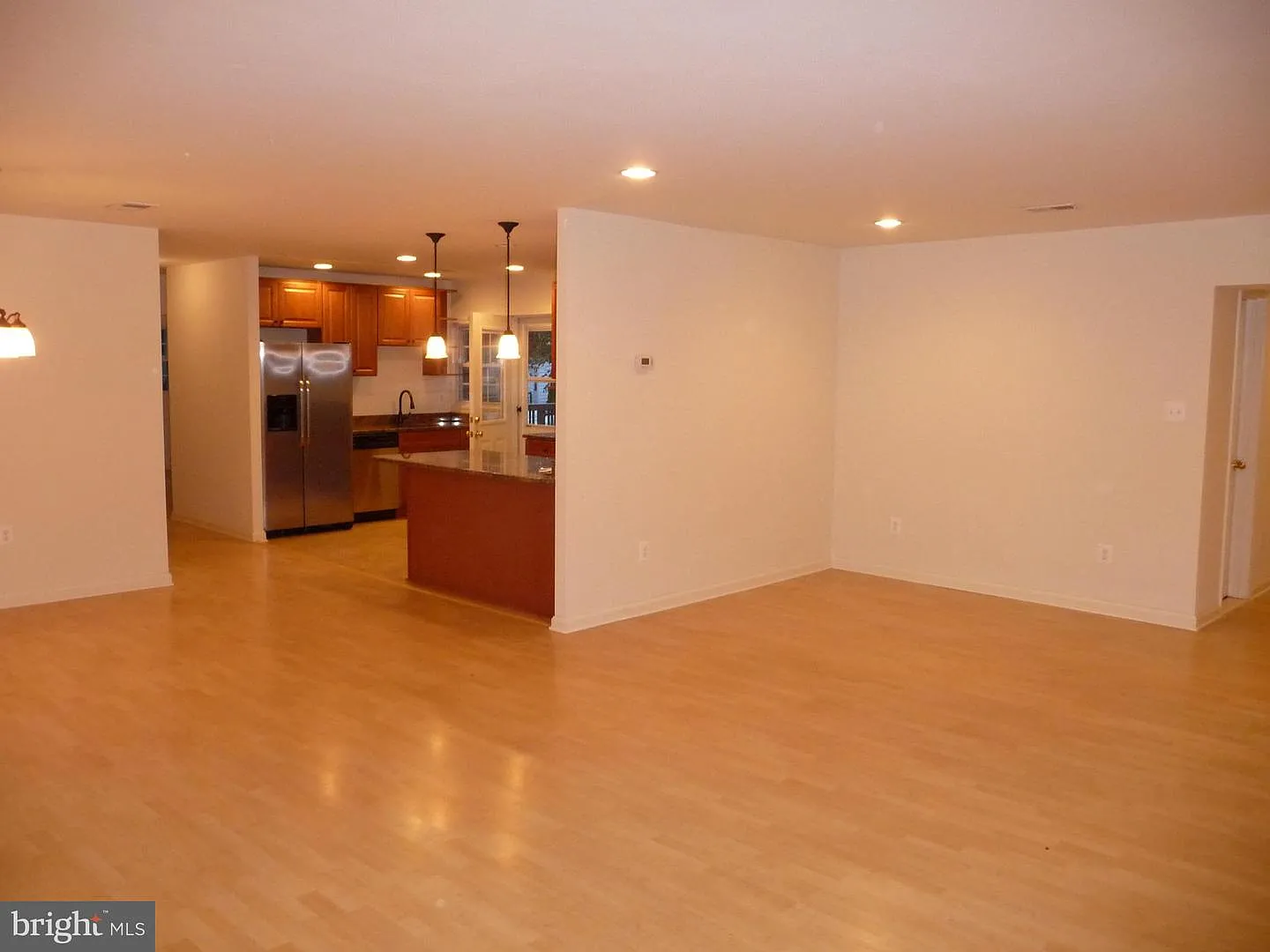 4 bed, 2.5 bath, 2282 sqft, $4,195 — Photo 4