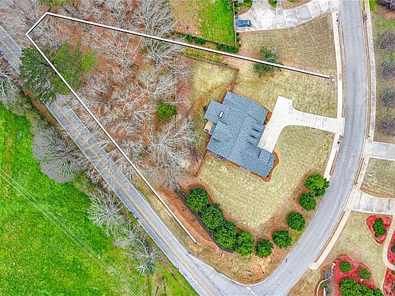 3rd image of 101 Cambridge Woods Dr