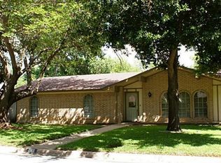 2611 Monterrey St, Arlington, TX 76015