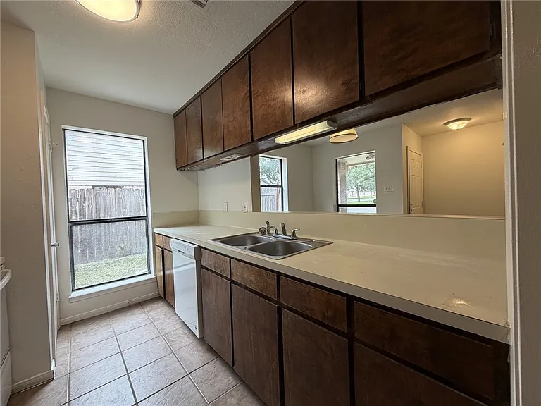 704 Cross Timbers Dr — Photo 6