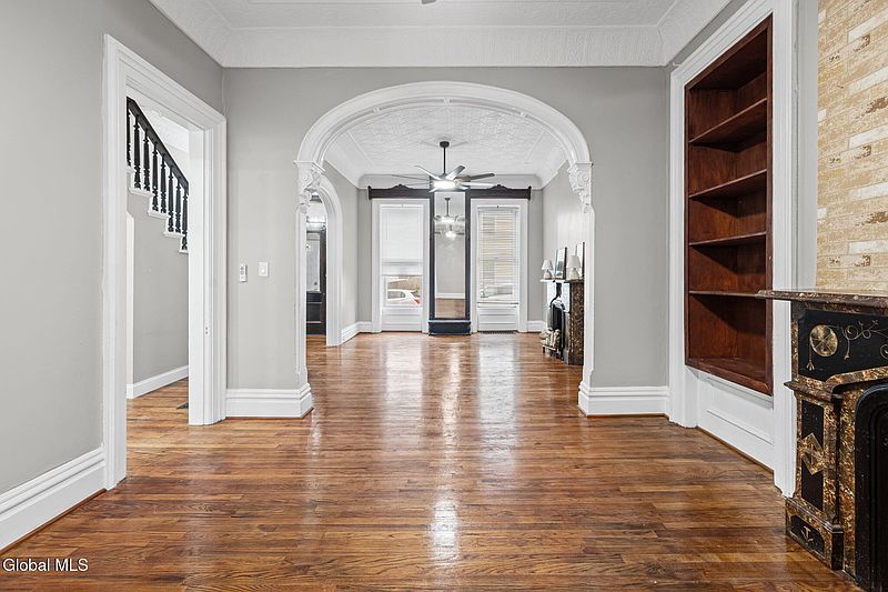 5th image of 2128 3rd Avenue