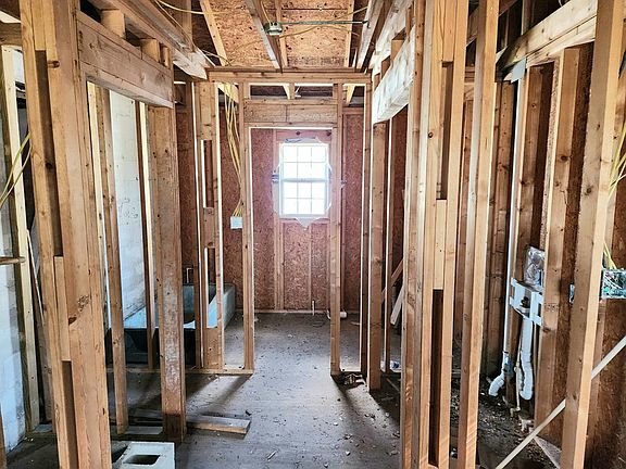 4th image of 1409 W Savannah Ave