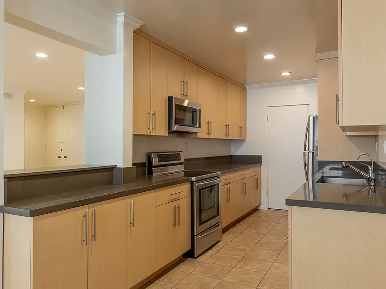 1539 N Laurel Ave #103 — Photo 14