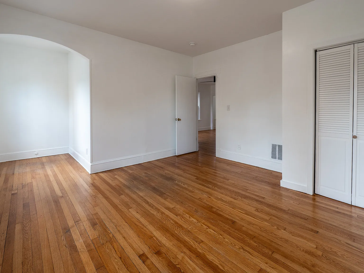 6 bed, 2000 sqft, $850 — Photo 3