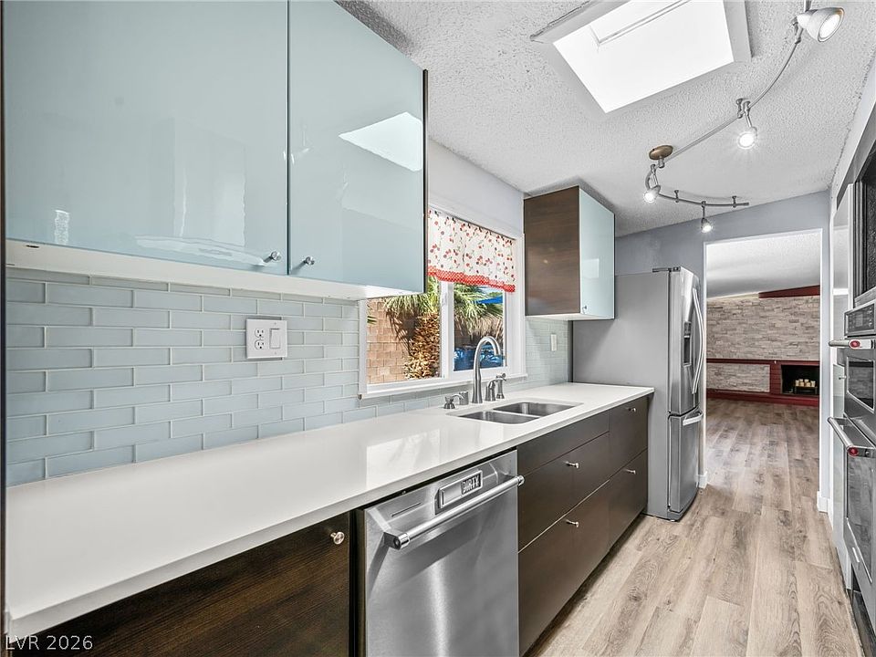1st image of 3211 Sundown Dr