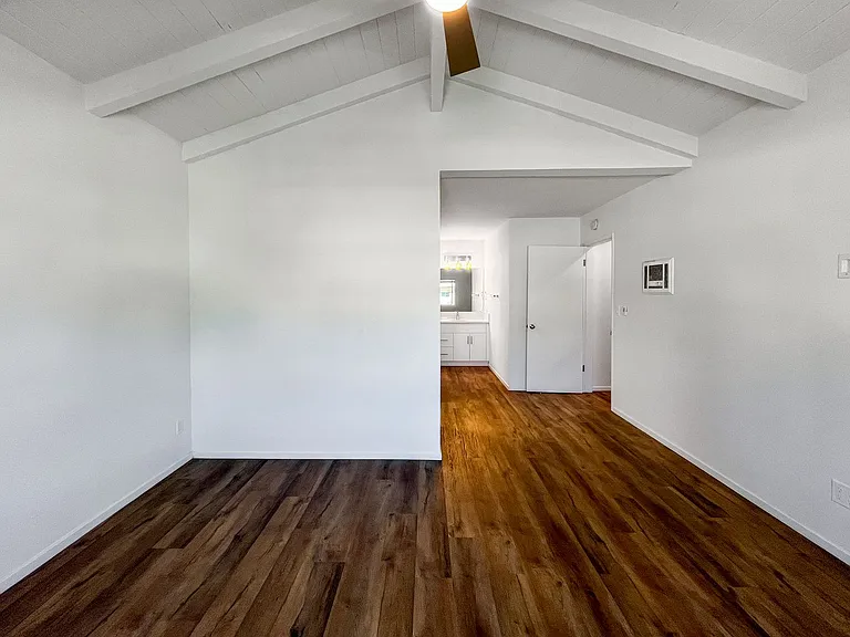 2118 Carnegie Ln — Photo 22