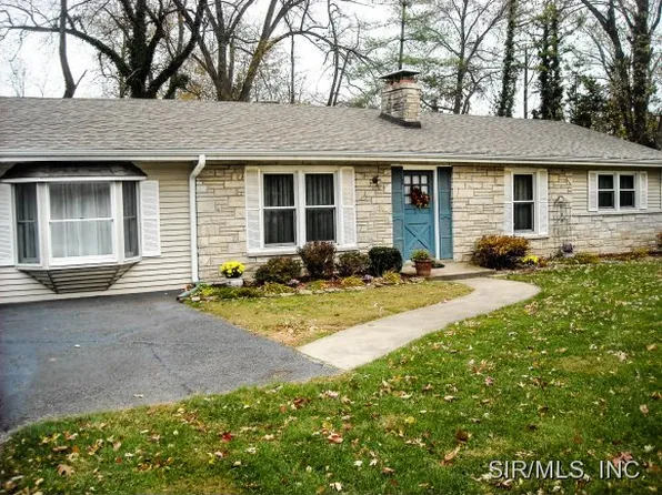 1 Briarwood Dr, Collinsville, IL 62234