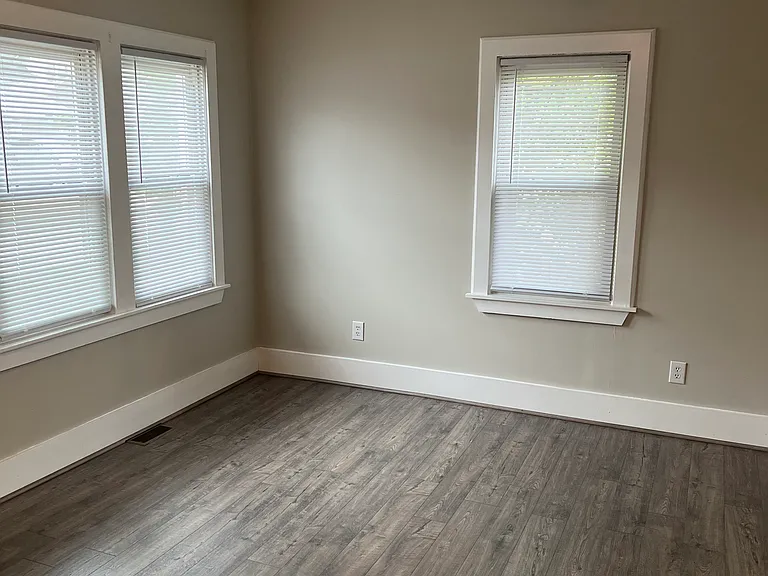 508 N Troy St — Photo 1