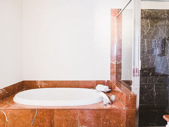 Upstairs MBath Dbl Sinks