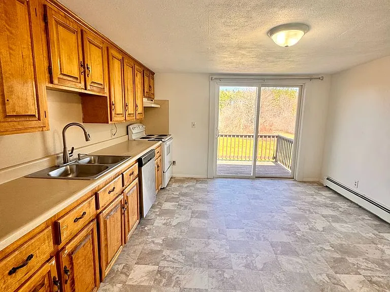7 Rocky Hill Rd — Photo 2