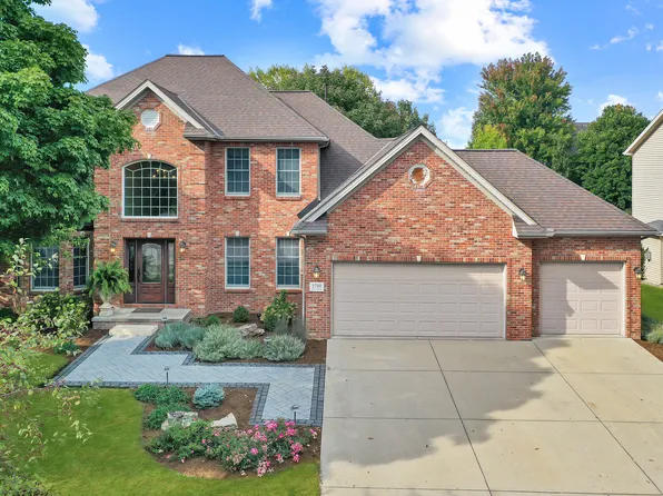 2708 Stevenson Dr, Bloomington, IL 61704