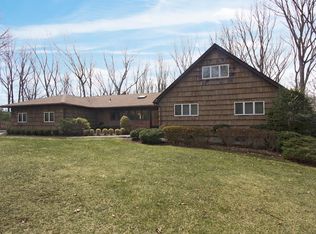 34 Cottontail Rd, Melville, NY 11747