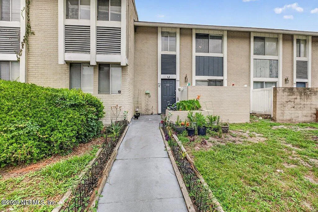 3 bed, 2.5 bath, 1637 sqft, $1,800 — Photo 3