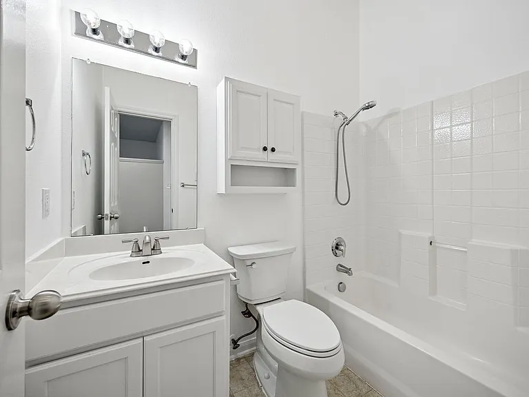2995 Overland St — Photo 9