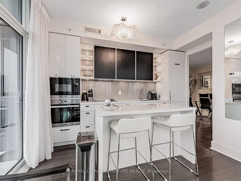 32 Davenport Rd #1303 — Photo 12