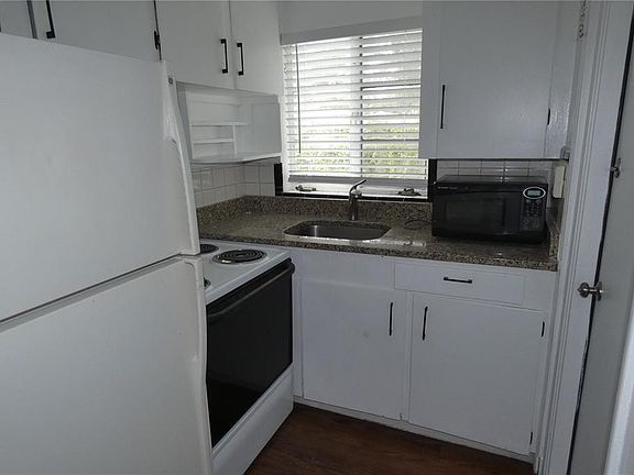 4th image of 2567 15th Ave N #2