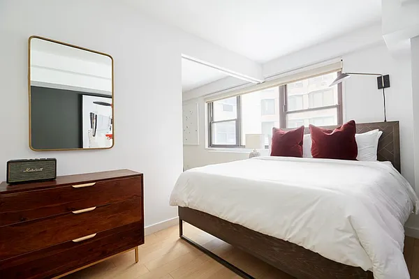 Rented by Manhattan Realty Group | media 6