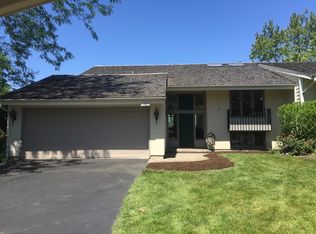 153 Briarwood N, Oak Brook, IL