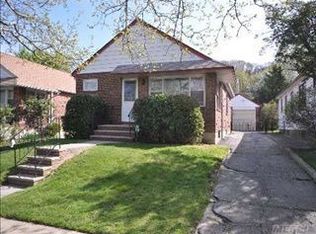 6921 229th St, Oakland Gardens, NY 11364
