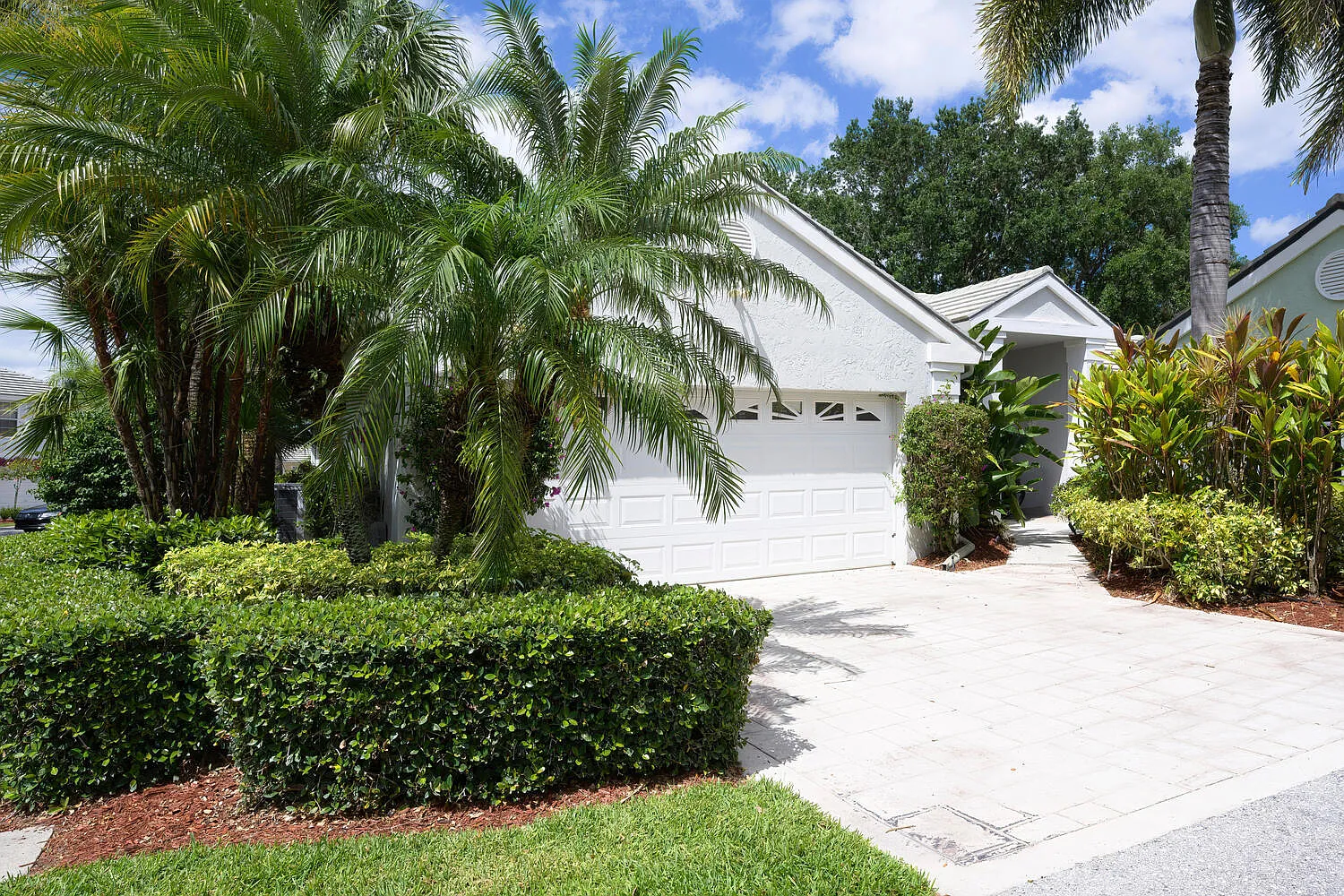 3 bed, 2.0 bath, 1438 sqft, $3,800 — Photo 3