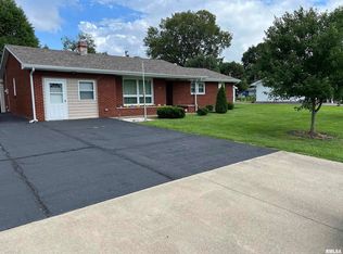 806 S Locust St, Sesser, IL 62884