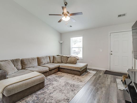 5th image of 347 Conifer St