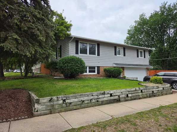 338 27th St NE, Rochester, MN 55906