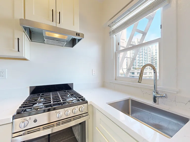 935 Ofarrell St #34 — Photo 2