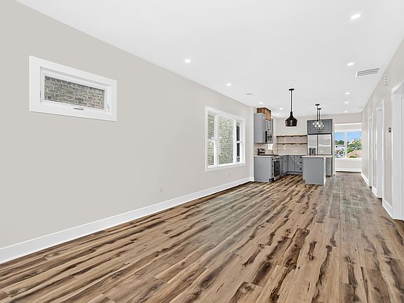 4th image of 5312 N Luna Ave #2
