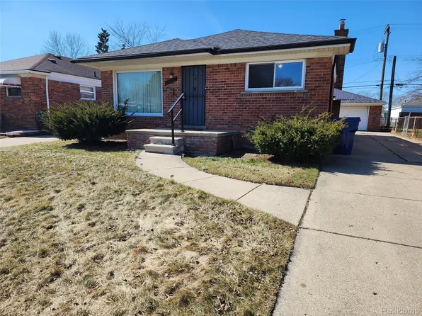 24643 Rosalind Ave, Eastpointe, MI 48021