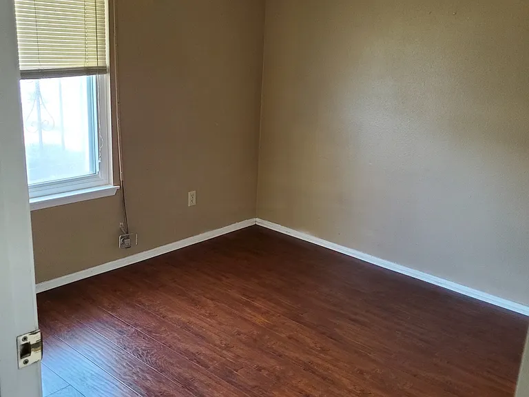 390 W Blaine St — Photo 10