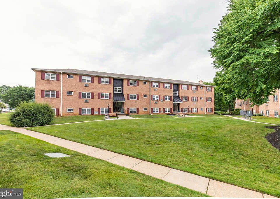 1st image of 335 E Lancaster Ave Unit E14