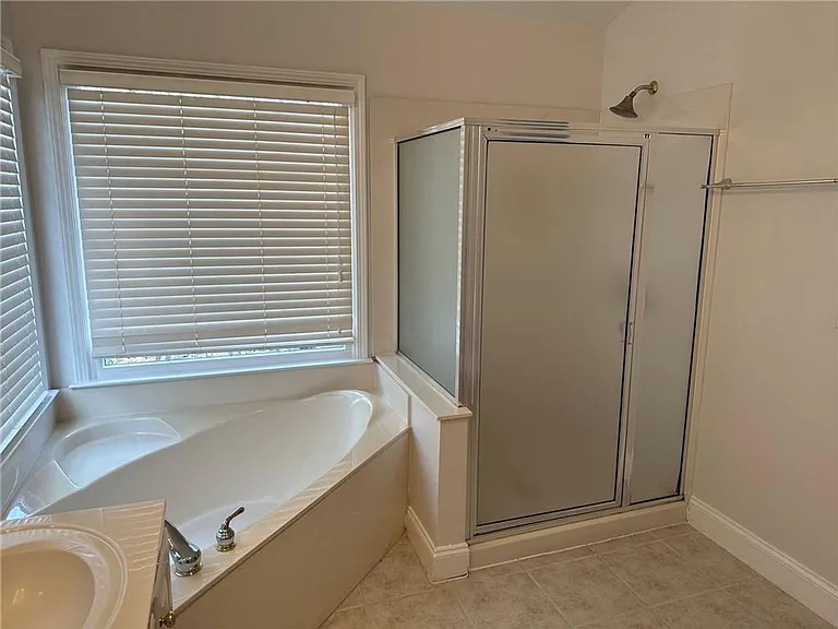 1296 Dunwoody Cv — Photo 31