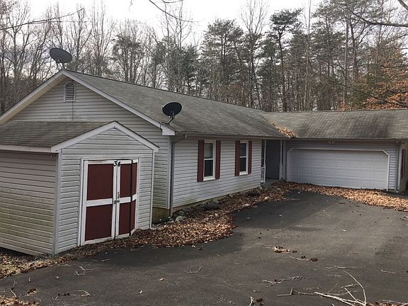 3rd image of 34 Berkshire Ln