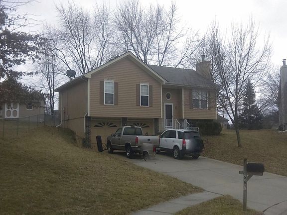 3rd image of 551 Lauren St