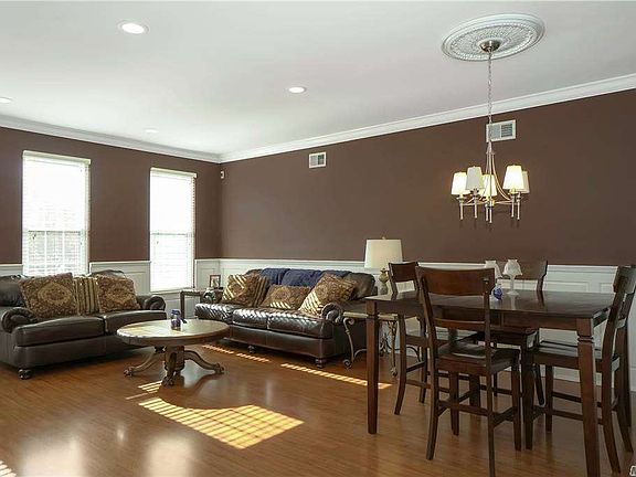 3rd image of 48 Chelsea Dr