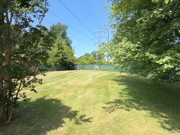 5th image of 207 Wallace Dr