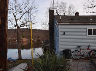 11 Laurel Cove Rd, Andover, NJ 07821