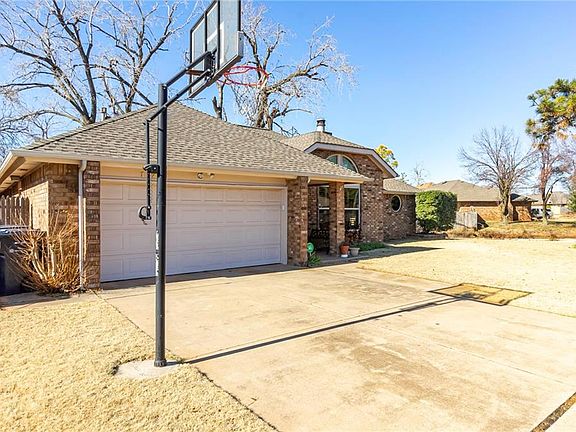 3rd image of 11729 Cedar Valley Dr