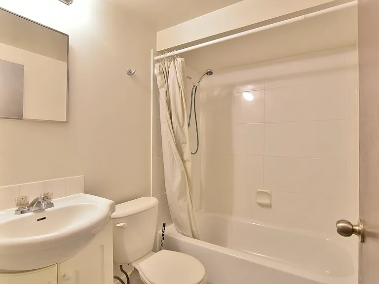 1540 Haro St — Photo 11