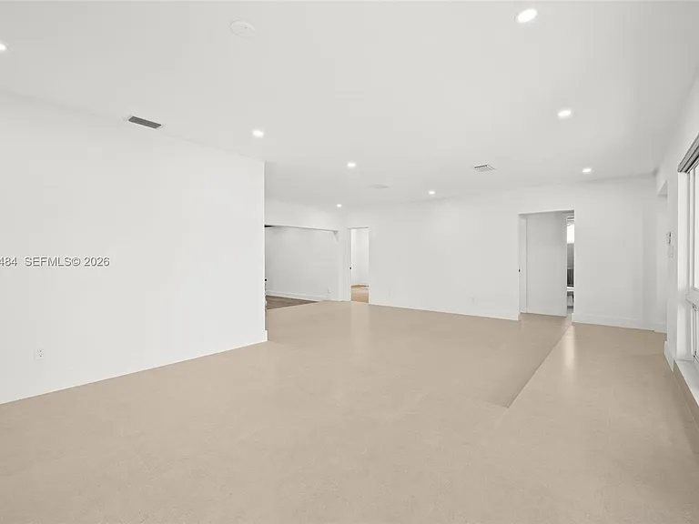 5421 Buchanan St — Photo 8