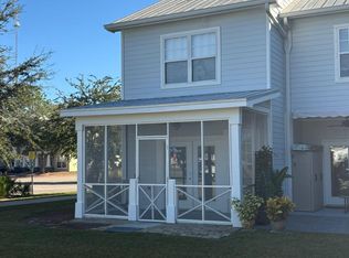 16 S Sand Palm Rd, Freeport, FL 32439