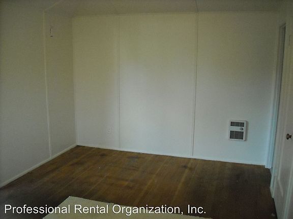 3rd image of 1036 Oak Ave