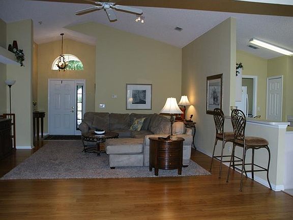 4th image of 4060 Capland Ave