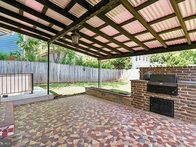 1103 Playford Ln — Photo 7