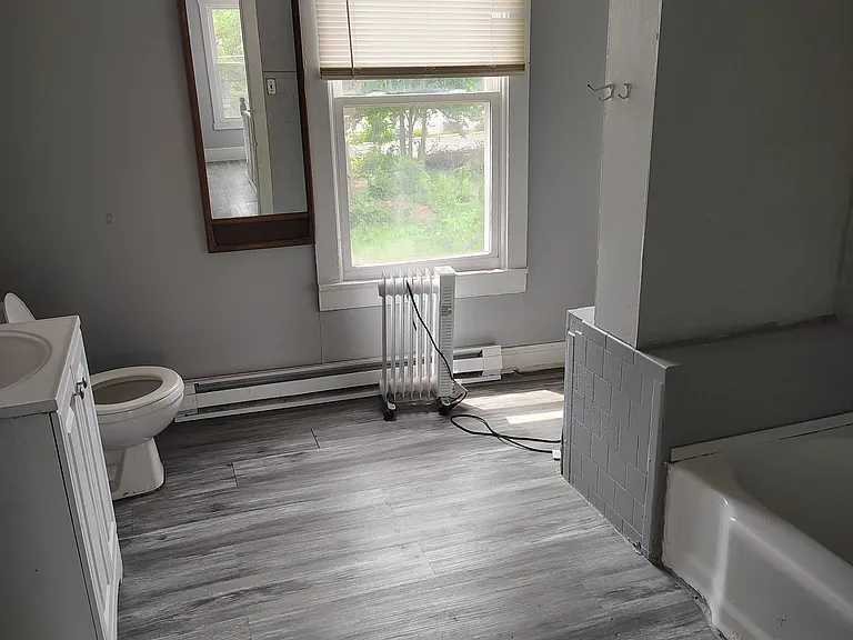 516 N 2nd St #2 — Photo 5